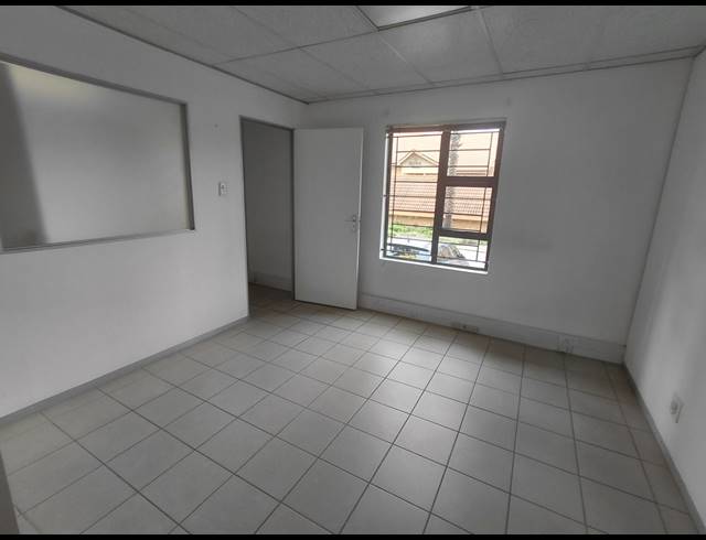 70M² OFFICE TO LET IN FOURWAYS